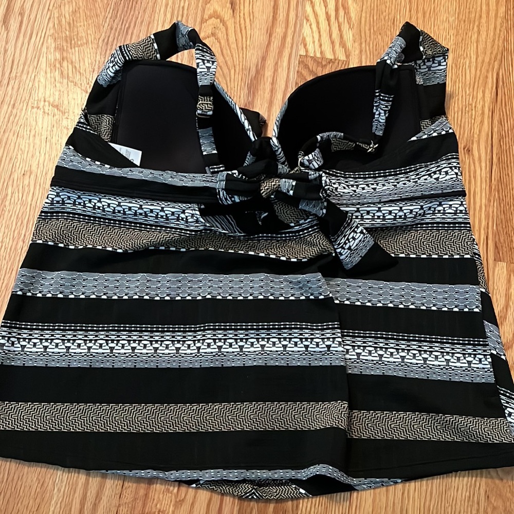 Two bathing suits - Picture 3 of 7